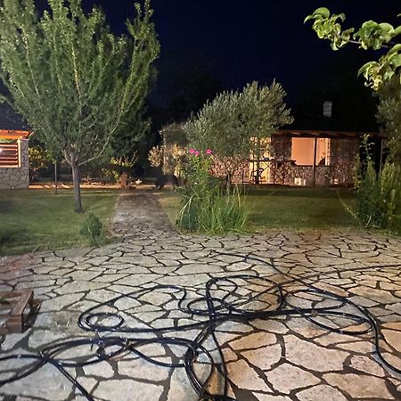 Το Πετρινο Σπιτι Του Καστρη! Με Θεα Τα Μετεωρα Villa Kalambaka Bagian luar foto