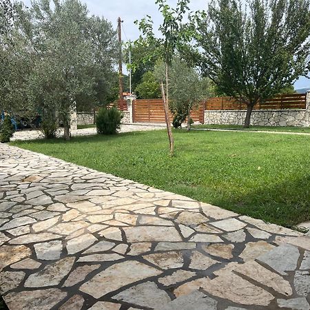 Το Πετρινο Σπιτι Του Καστρη! Με Θεα Τα Μετεωρα Villa Kalambaka Bagian luar foto