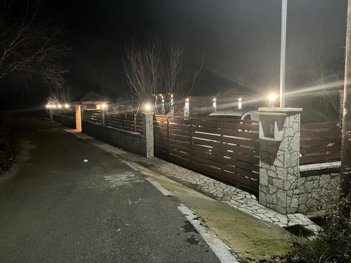 Το Πετρινο Σπιτι Του Καστρη! Με Θεα Τα Μετεωρα Villa Kalambaka Bagian luar foto